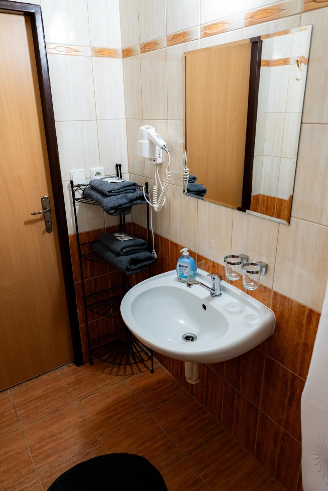 Hotel Cementar Hranice  Buitenkant foto