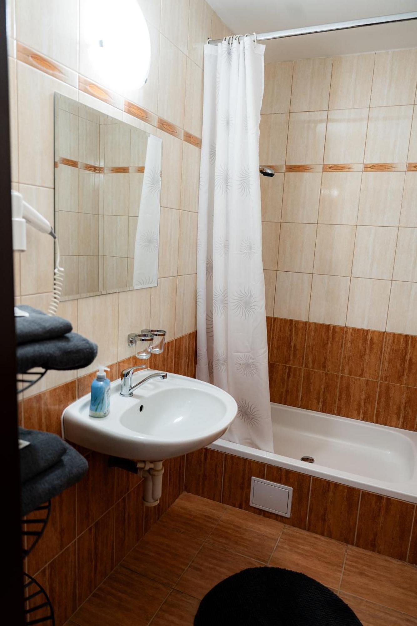 Hotel Cementar Hranice  Buitenkant foto