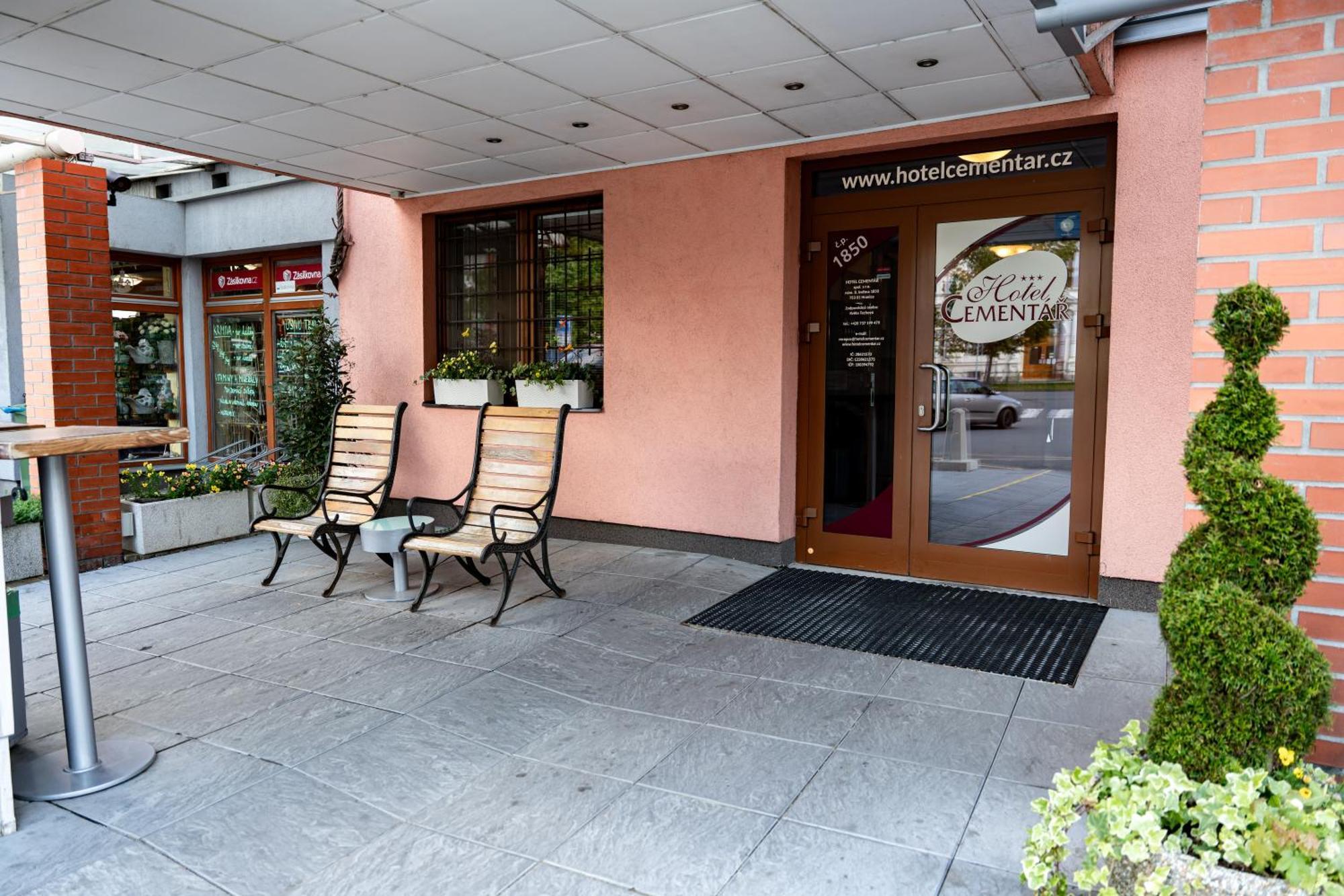 Hotel Cementar Hranice  Buitenkant foto