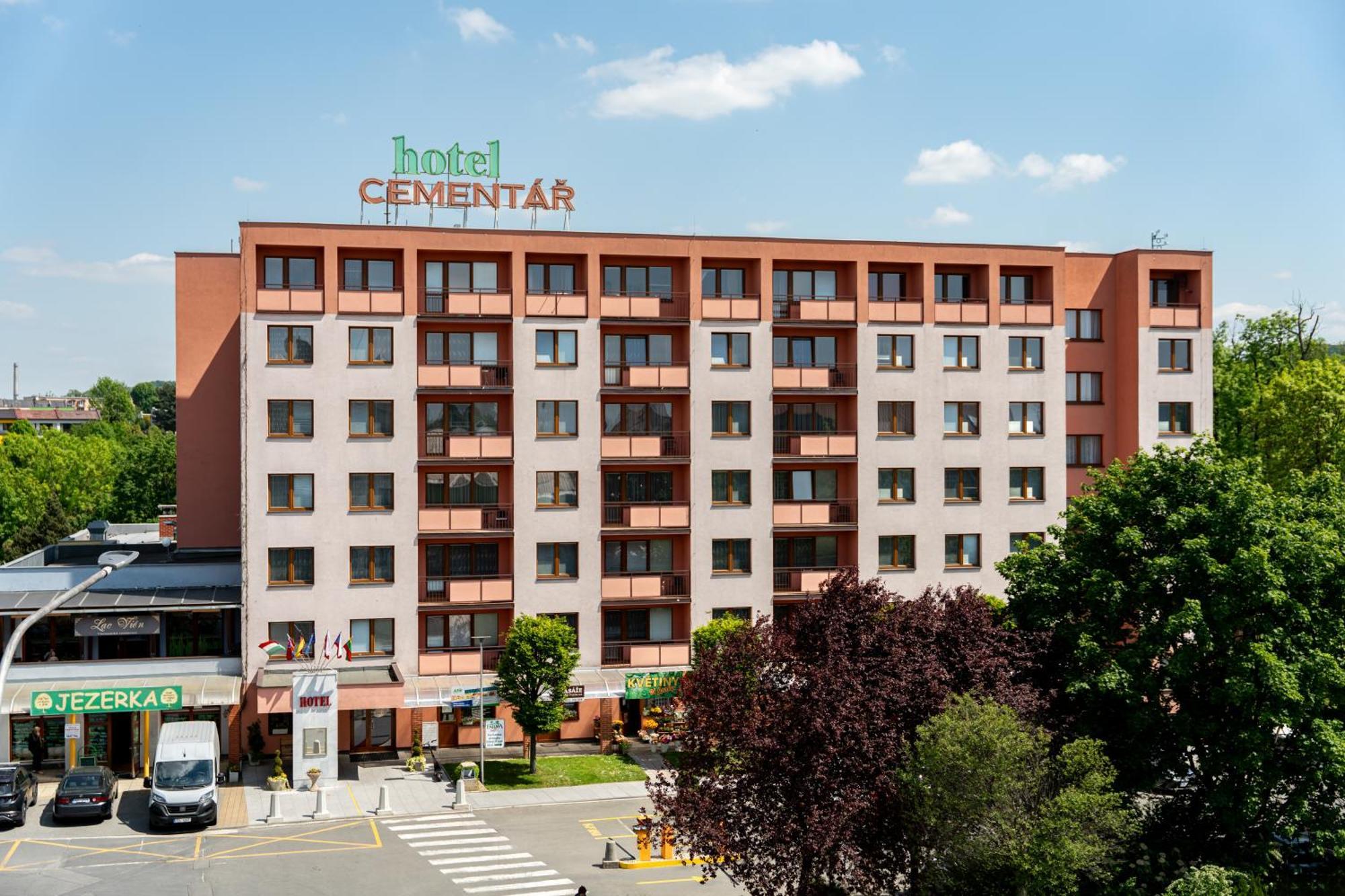 Hotel Cementar Hranice  Buitenkant foto