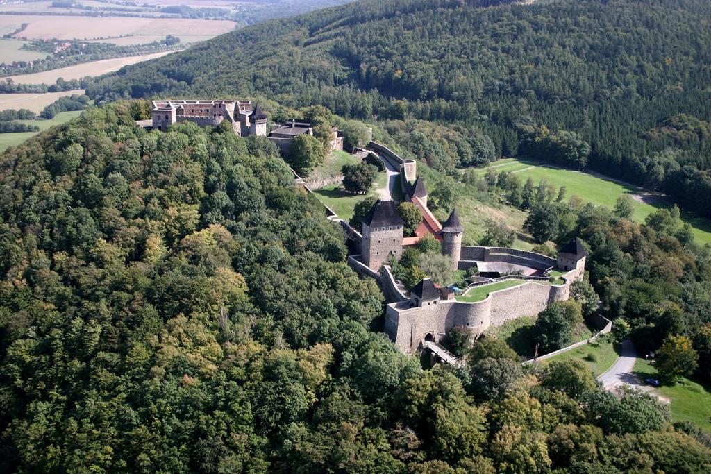 Hotel Cementar Hranice  Buitenkant foto